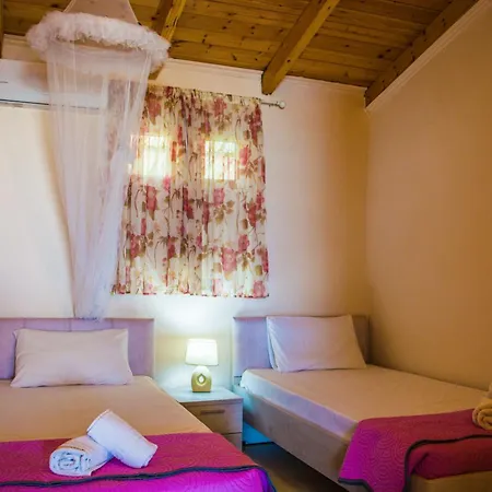 Fanis Seafront Apartments Agios Gordios  Exterior foto
